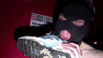 Sneaker gay: Trampling mit turnschuh-demütigung