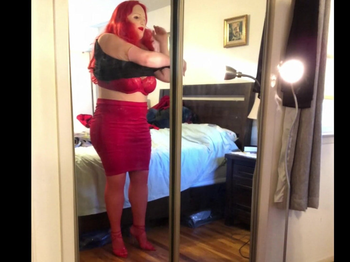 Deanna Doll: Deanna CD dockremsor från röd kostym full video