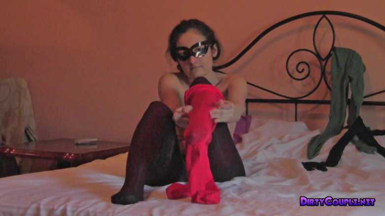Dirty Couple: Multilayers pantyhose skinny girl with a mask masturbation