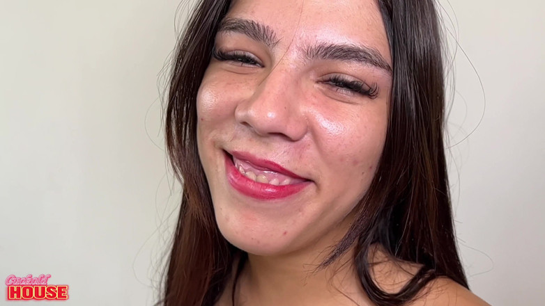 CuckoldHouse: Fata asta obraznică s-a dus să facă sex anal la...