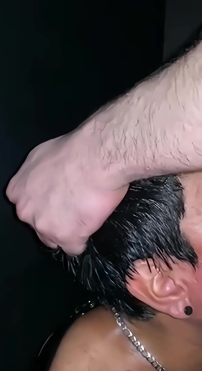 deepthroatec: In ginocchio a compiacere il mio padrone