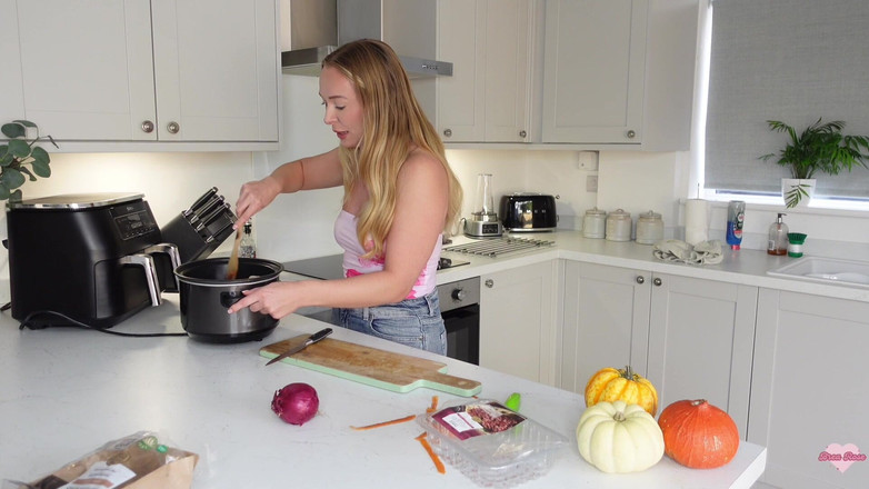 Brea Rose: Cucinare con la matrigna video gratuito