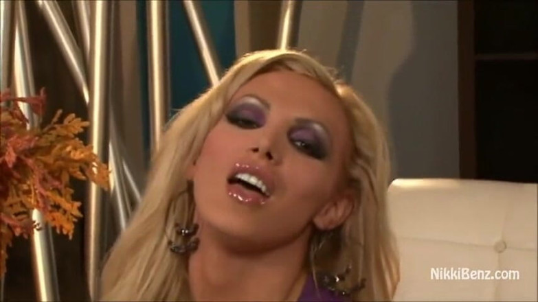 Nikki Benz: Nikki Benz อยากได้น้ำเงี่ยนพ่น tits