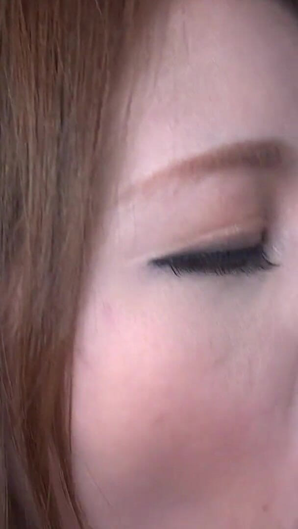 Asian Slit Sluts: Brünette brünette MILF lutscht schwanz und genießt leidenschaftlichen schlafzimmer-sex
