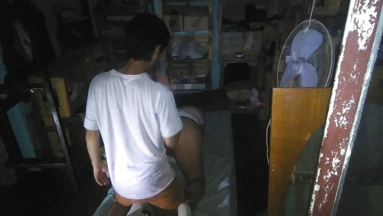 Fitcure1: Teman wanita dalam pakaian putih memprovokasi saya untuk berkongkek