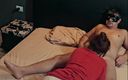 OGyaCouple: Ogya beendend nackt posiert im bett, sexy, lockiger teenager liebt...