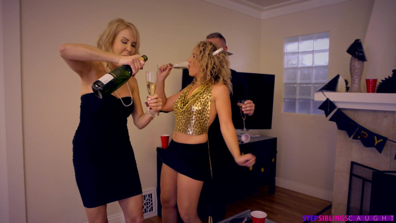 StepSiblings Caught: Neujahrs lutschen und ficken - s9: e3