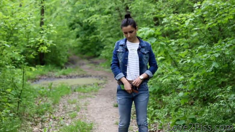 Love 2 Piss: Pisciare sul lato della strada e molti altri luoghi - compilation