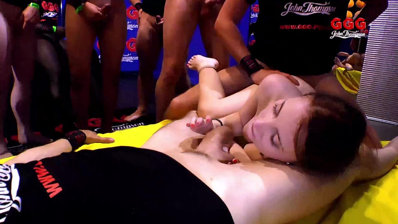 Gang Bang Germany: Ggg John Thompson Lia-louise - dolce 18 e già innamorato di sborra...