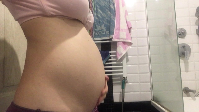 Risky Hairy Couple: 怀孕的大肚子和乳白色的奶子 4k