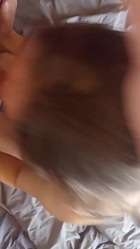 Amateur vrouw neukte beide gaten anaal