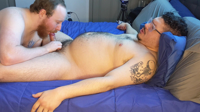 Wallace Accelron: Wallace accelron dientot sama beruang latino seksi