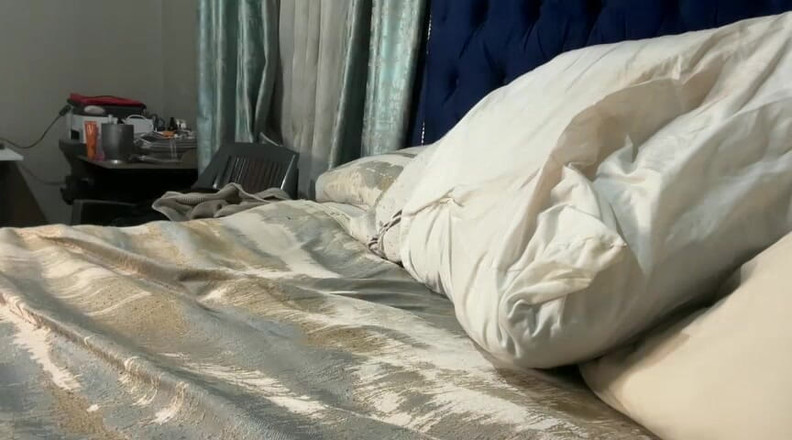 Legendary Booty Overdose: Cewek semok ini lagi asik muasin memeknya pakai vibrator sampai...