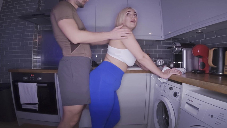 Mr LDN Lad: Freeuse - Madrastra Americana Apilada Ama La Polla Británica