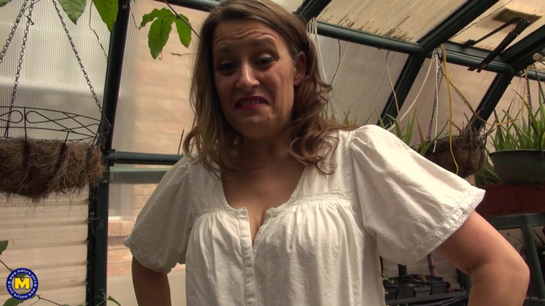 Mature NL: Naughty Mature MILF Indigo Is Having a Lot of Fun...