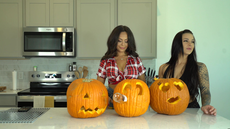 Evelin Stone: Kiki Mariah_970 Evelin Carve Pumpkins Nude Photoshoot After