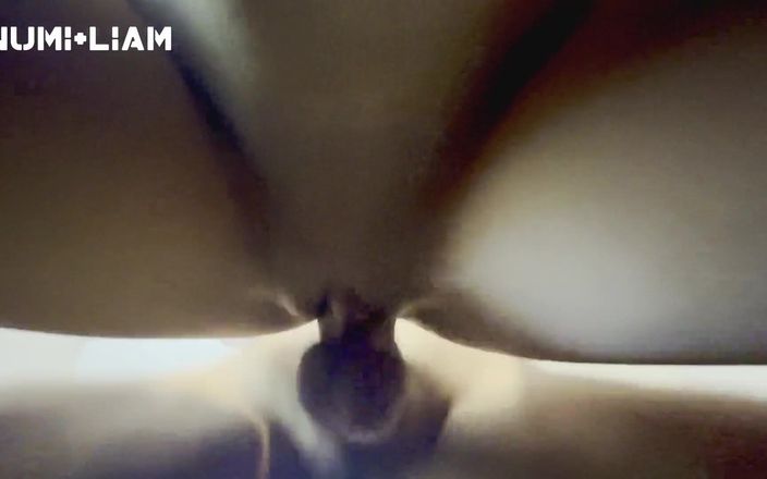 Numi Liam: 特写我的阴户中的脉动性高潮鸡巴，无保护的性爱。