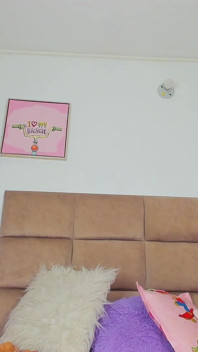 La Sexy Latina Si Masturba Nella Sua Stanza E Gioca Con Le Sue Grandi Tette