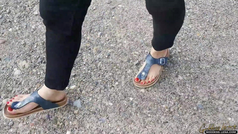 Goddess Lena: Birkenstock-sandals के साथ पैरों की तारीख
