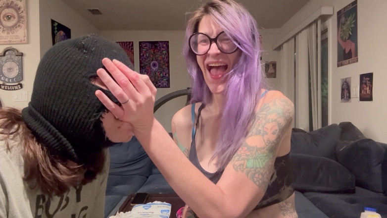 Peppermint Giantess: 67 자이언트 긴 손가락 물린