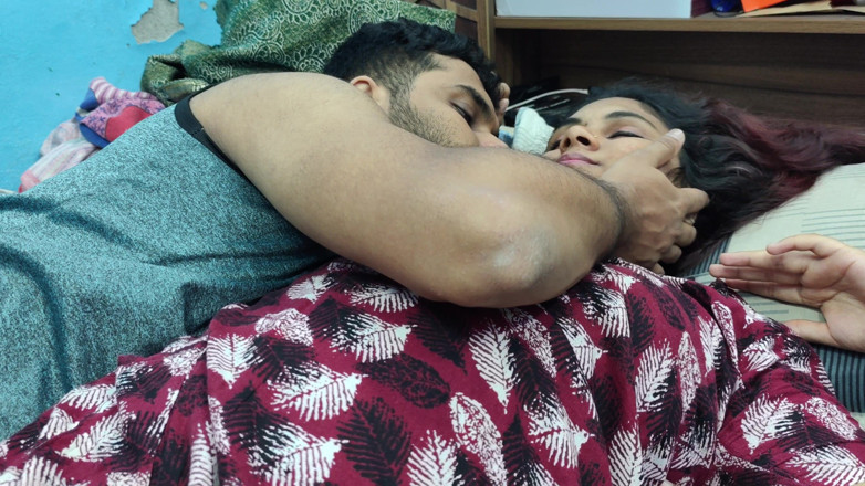 Vaigavarun45: Prensa de tetas y frotar el coño