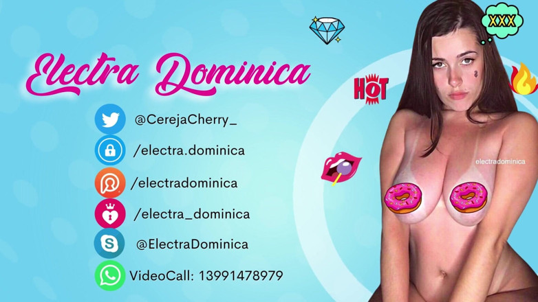 Electra Dominica: Une serveuse très sexy sert dans un bar en lingerie