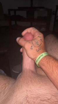 Terminar o banho e gozar várias vezes enquanto ouve sexo