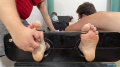 Ticklish Chubs: 간지럽히는 라운드 로빈 - 2부