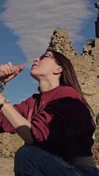 Amatérská děvka chce ptáka v přírodě deepthroat s cizincem