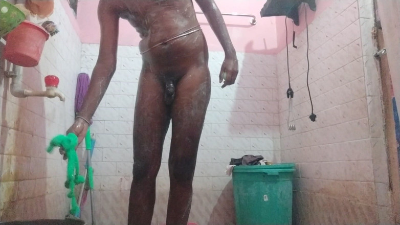 Tamil 10 inches BBC: Spectacol sexy în baie cu Tamil10inchesbbc