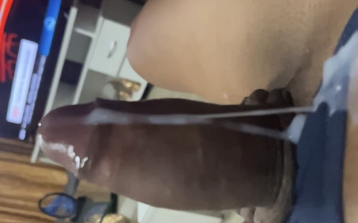 Brunettehotts: Lite sperma i slow motion så att du kan se...