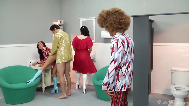 Adventures In Pornland: Não os anjos de Charlie S3 - Vicki Chase, Eric John