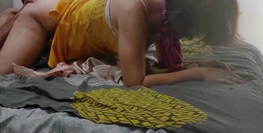 Sexy O2: 1125 - Mengongkek awek putih, malam satin kuning, seluar dalam satin...