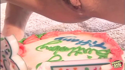 Naughty anal fuck: Tifanny de 18 anos faz sexo a três por seu desejo...