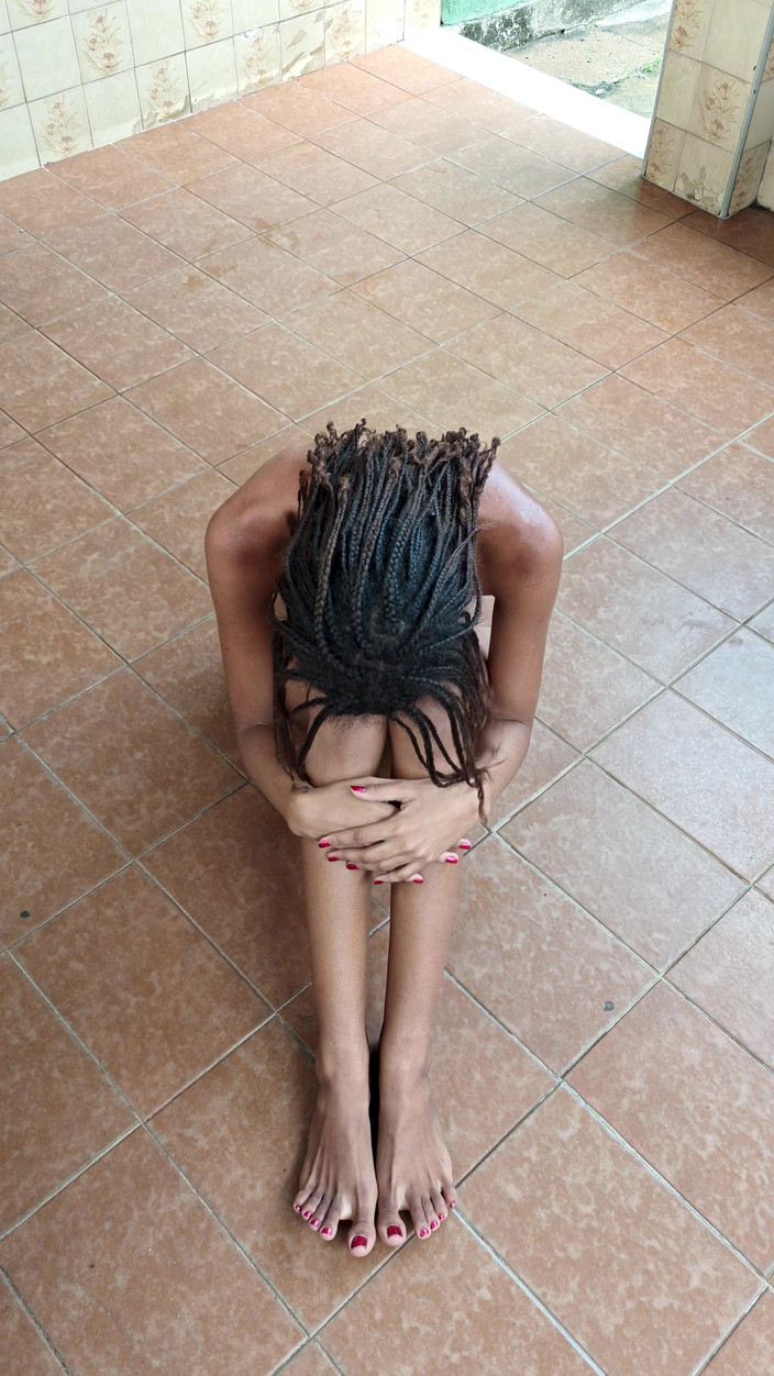 Lily Slav: Студентська рабиня робить абс або буде покарана