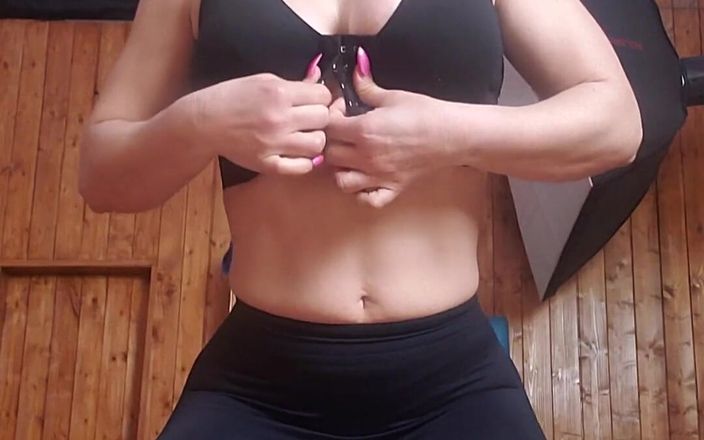 Mary Rider Pornstar: Martes de tetas en exposición después del entrenamiento