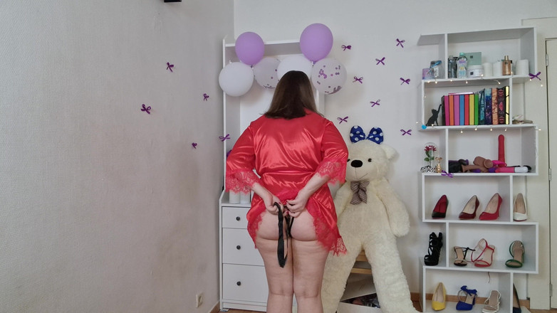 Tina Angel: Zaglądając do My Sheer Nightdress - Co jest pod spodem?