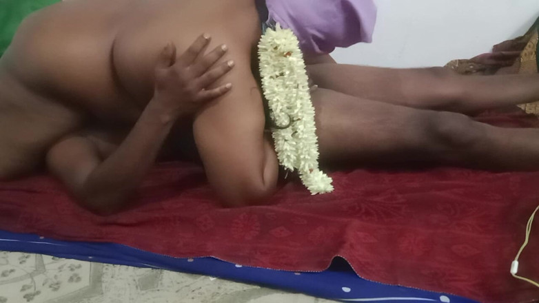 Santhi89: Tamil Beautiful Very Hot House Wife