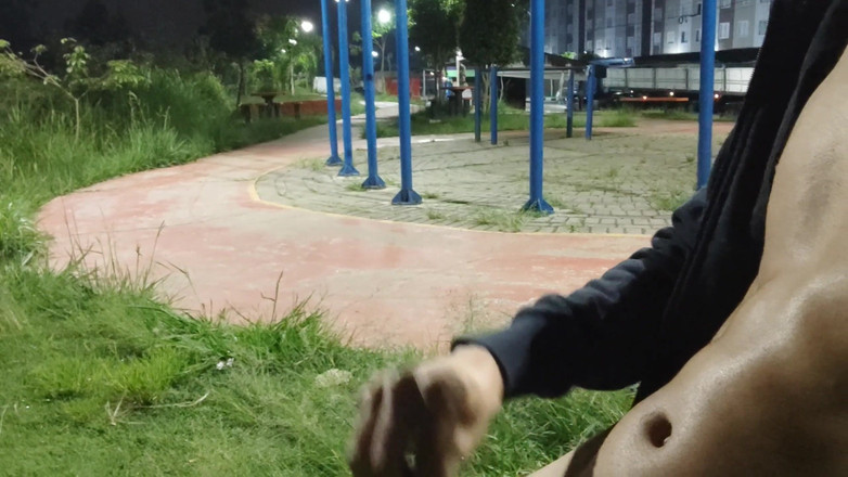 Lekexib: Xuất tinh trong quảng trường 2