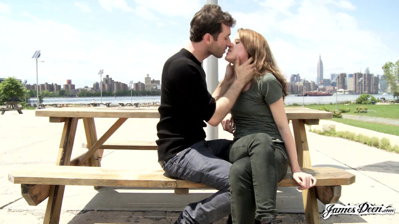 James Deen: Luna Bast fodida com força e pulverizada na boca de...