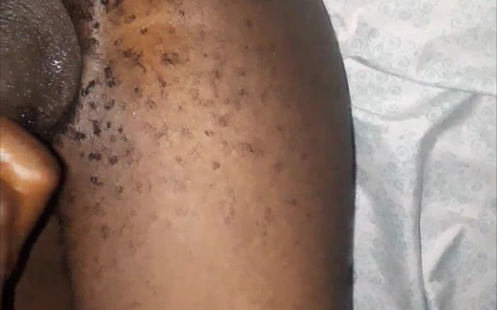Kenyandick7: Fingering lubang pantatku yang sempit untuk pertama kalinya