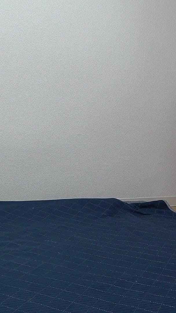 Gals apartment: Güzel bir vücuda sahip, mikro mini etek giymiş ve atlet...