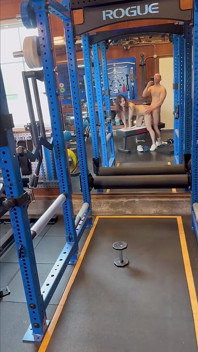 Fofa asiática desportiva menina Chloe Lin fodida por seu treinador de pau grande