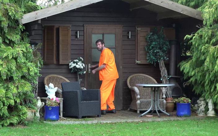 Dirty Doctors Clips: Il condannato evaso