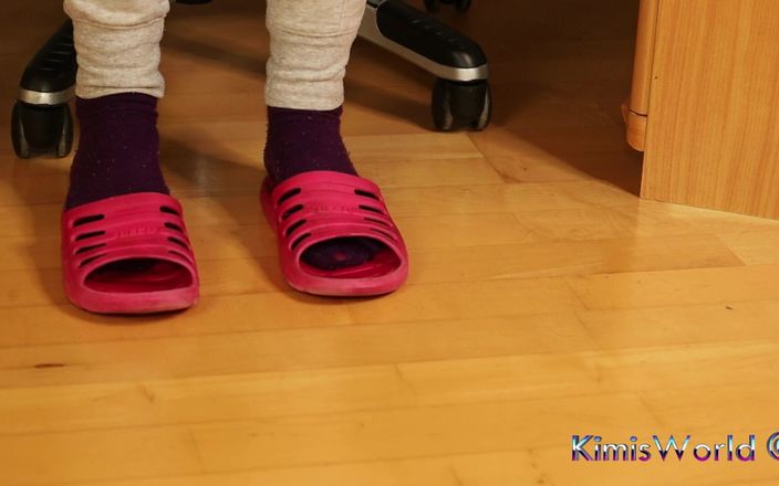 KimisWorld: Dirty socks &amp;slipper tease - look de treino usado