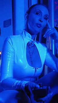 Dewi Eva Lateks Domina Femdom – Mainan Fetish Solo Mengongkek BDSM Kasut Tumit PVC – MILF pantat besar