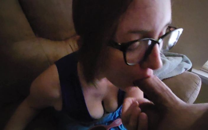 Mama_Foxx94: Crop Top Pokušení: Tiché svádění milfky