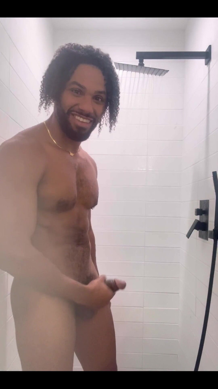 Tony Genius: Spectacol privat la duș