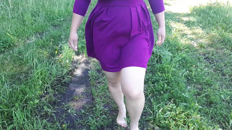 Lux Eva: Caminando por el bosque sin bragas