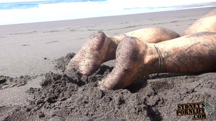 Sydneys porn life: เท้าเหม็น แผ่นฝ่าเท้า และก้นเฟติช บนชายหาด nudist!